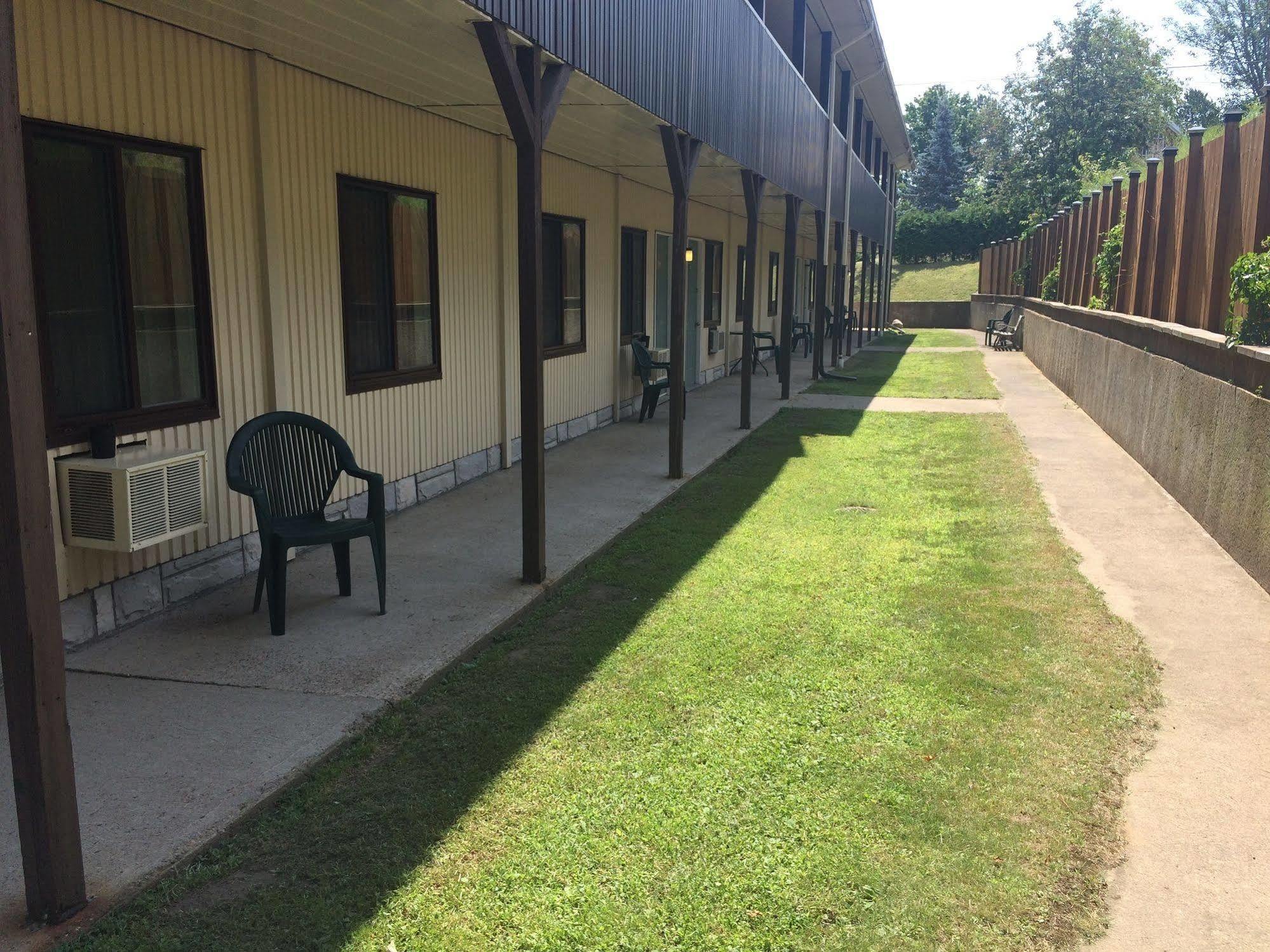 Shemron Suites Hotel Deep River Eksteriør bilde